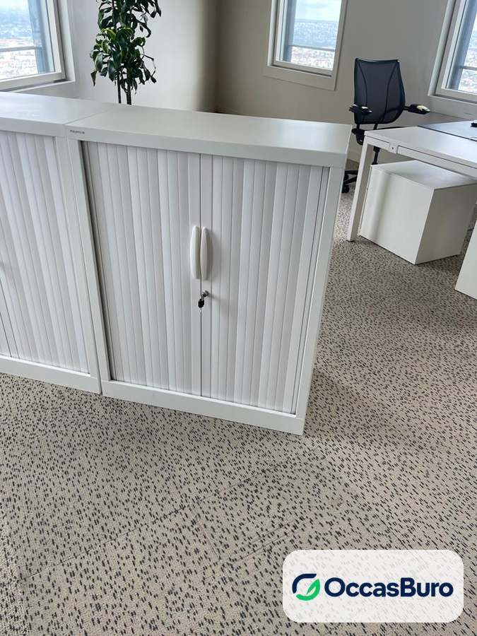 Armoire basse métallique blanche à rideaux et serrure – reconditionnée