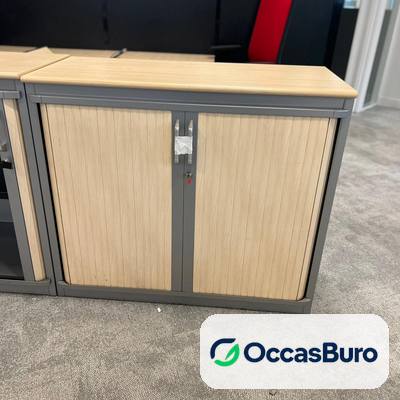 Armoire basse rideaux érable, dessus bois et serrure – reconditionnée