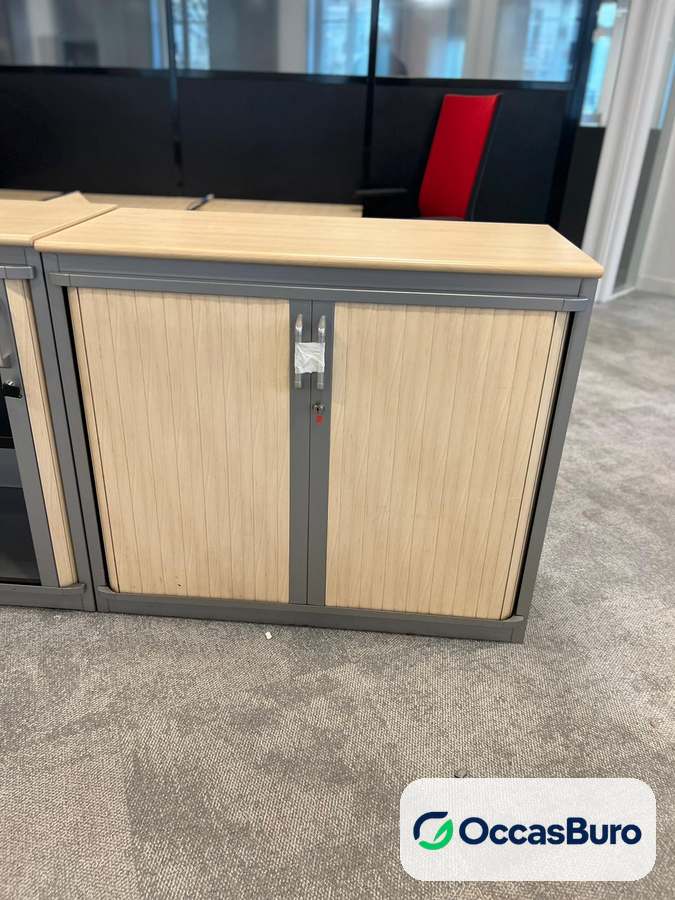 Armoire basse rideaux érable, dessus bois et serrure – reconditionnée