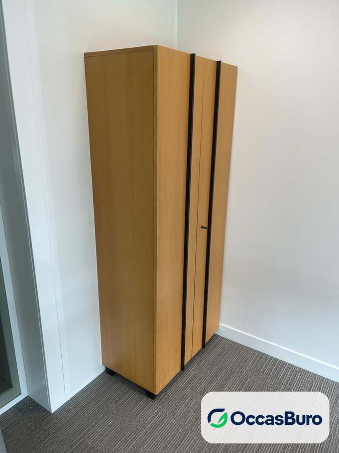 Armoire colonne haute finition chêne à porte, reconditionnée