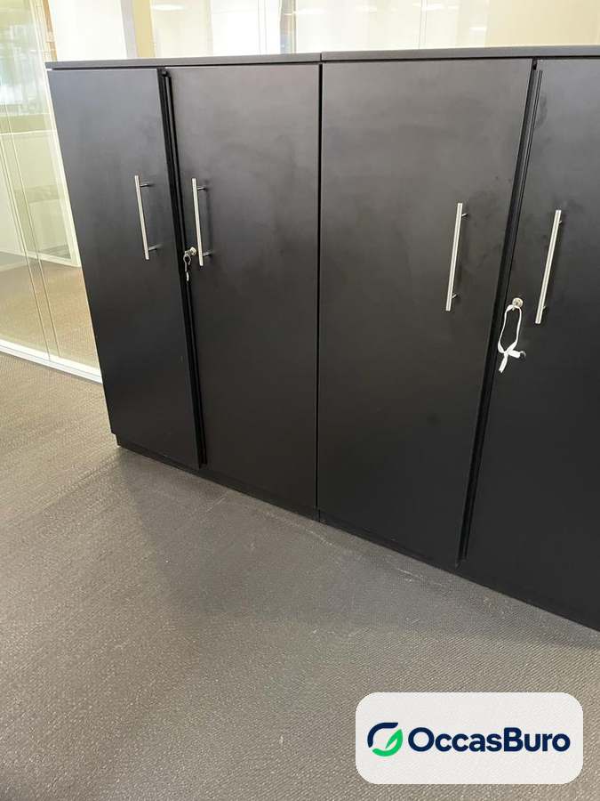 Armoire de rangement noire mi-hauteur à portes, reconditionnée