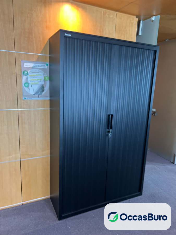 Armoire haute à rideaux en métal noir avec serrure – reconditionnée
