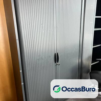 Armoire haute à rideaux gris aluminium avec serrure – reconditionnée