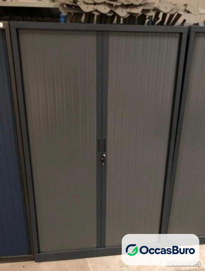 Armoire haute anthracite, rideaux gris foncé – reconditionnée