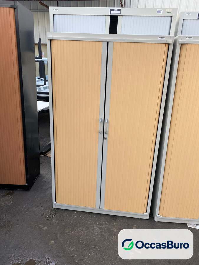 Armoire haute grise à rideaux décor hêtre – reconditionnée