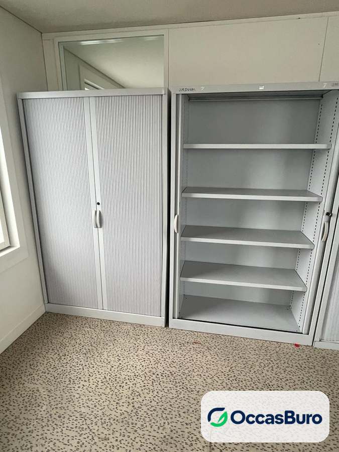 Armoire haute métallique grise à rideaux, 5 tablettes – reconditionnée