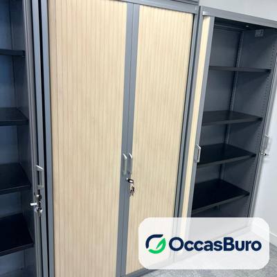 Armoire haute rideaux érable, tablettes réglables – reconditionnée