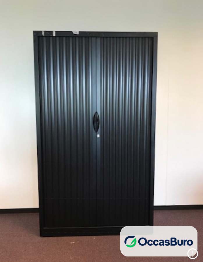 Armoire haute tout noir à rideaux et serrure à clé – reconditionnée