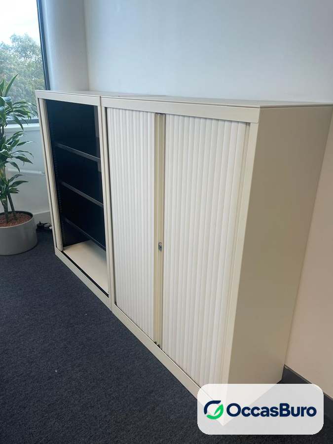 Armoire mi-haute en métal crème à rideaux, reconditionnée