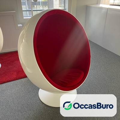 Ball Chair reconditionné, fauteuil boule blanc et rouge pivotant