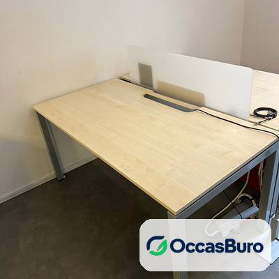 Bench 2 postes bois clair érable, écrans séparateurs blancs – reconditionné