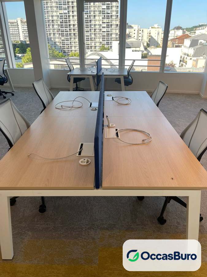 Bench 2 postes en vis-à-vis, bois clair et écran bleu – reconditionné