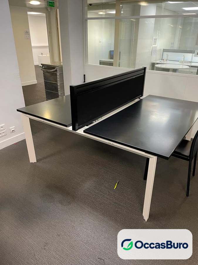 Bench 2 postes face à face noir avec écran séparateur, reconditionné