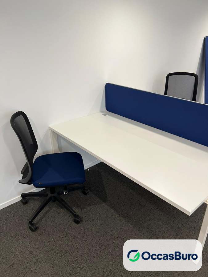 Bench duo blanc en vis-à-vis, cloison bleu marine – reconditionné