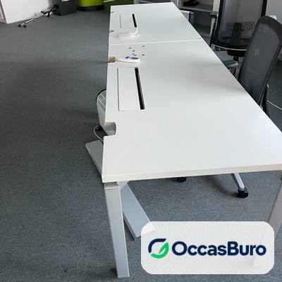 Bench multi-postes blanc reconditionné avec gestion des câbles