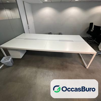 Bureau bench blanc face à face, goulotte centrale – 2, 4 ou 6 postes