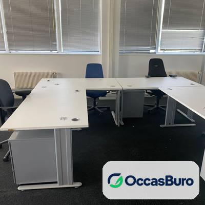 Bureau blanc sur structure métal grise avec caissons – reconditionné