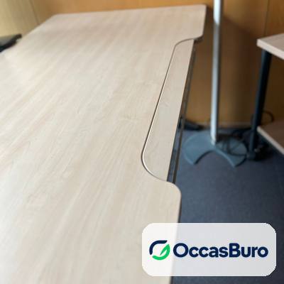 Bureau bois clair à découpe galbée et pieds métal – reconditionné