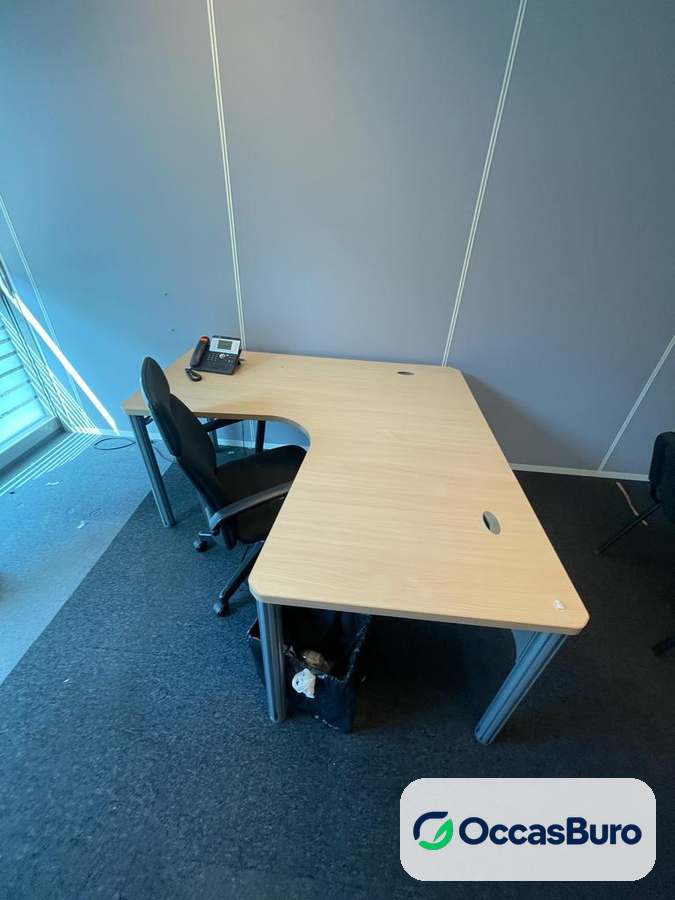 Bureau d'angle reconditionné hêtre clair, piètement métal gris