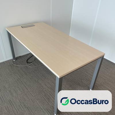 Bureau droit érable clair reconditionné, 4 pieds métal gris