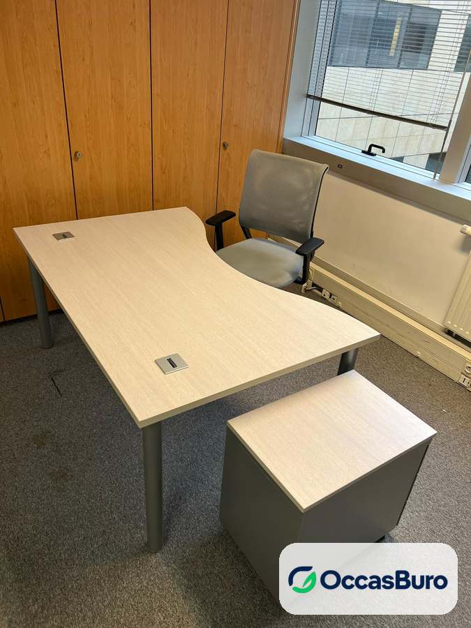 Bureau vague bois clair livré avec caisson métal – reconditionné