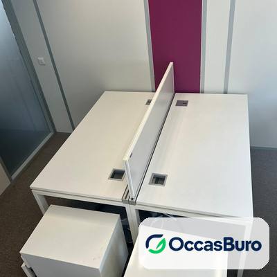 Bureaux bench blancs 2 ou 4 postes avec écran séparateur – reconditionnés