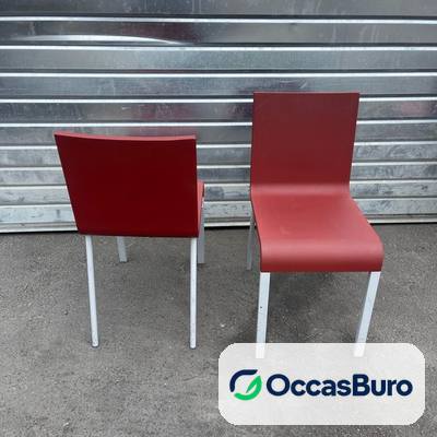 Chaise .03 Maarten Van Severen coque rouge – reconditionnée