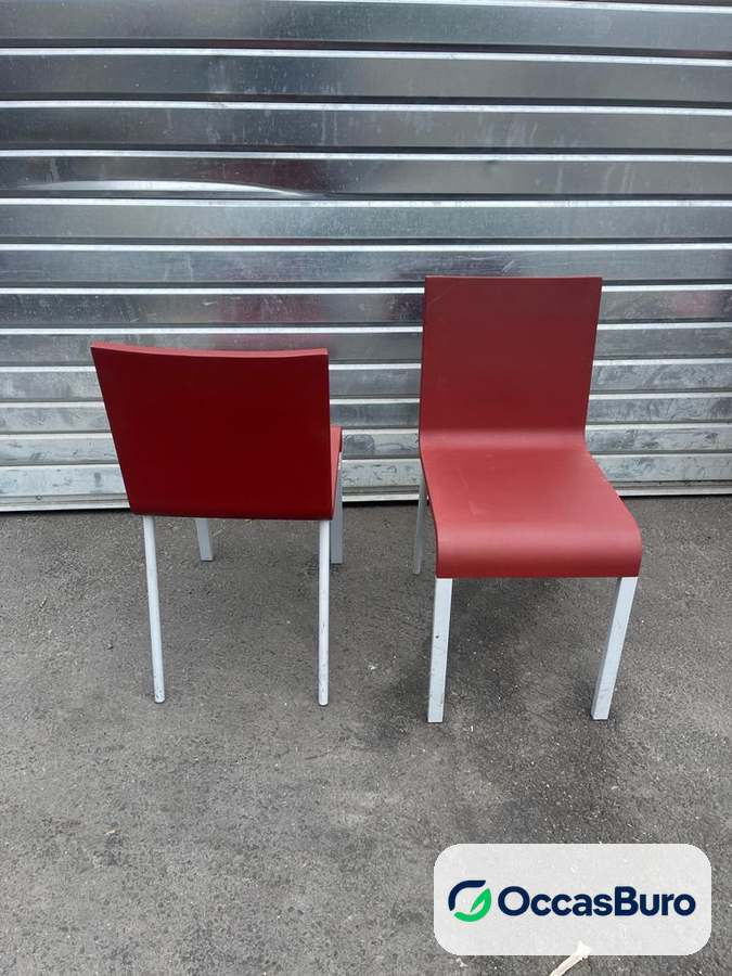 Chaise .03 Maarten Van Severen coque rouge – reconditionnée
