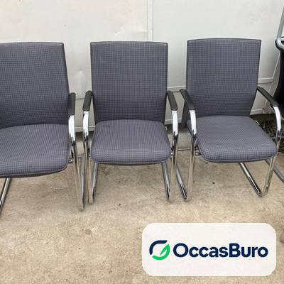 Chaise d'accueil tissu gris, luge chromée à accoudoirs – reconditionnée