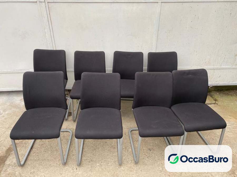 Chaise d'accueil tissu noir sans accoudoirs, luge chromée – reconditionnée