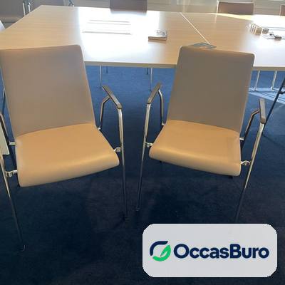 Chaise de réunion crème à accoudoirs chromés, dossier haut – reconditionnée