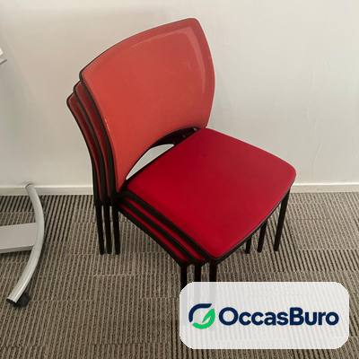 Chaise de réunion rouge empilable sans accoudoirs – reconditionnée