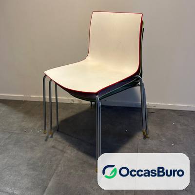 Chaise visiteur coque deux tons empilable, pieds chromés – reconditionnée