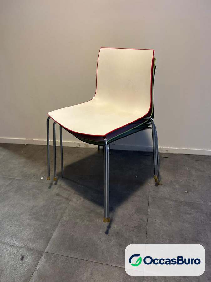 Chaise visiteur coque deux tons empilable, pieds chromés – reconditionnée