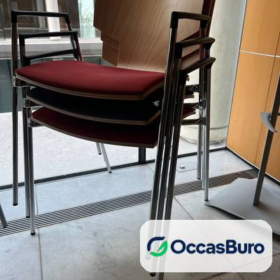 Chaise visiteur empilable dossier bois, assise rouge – reconditionnée