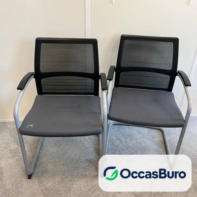 Chaise visiteur luge alu, résille noire et accoudoirs – reconditionnée