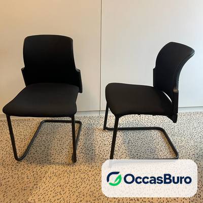 Chaise visiteur luge noire à dossier galbé sans accoudoirs – reconditionnée