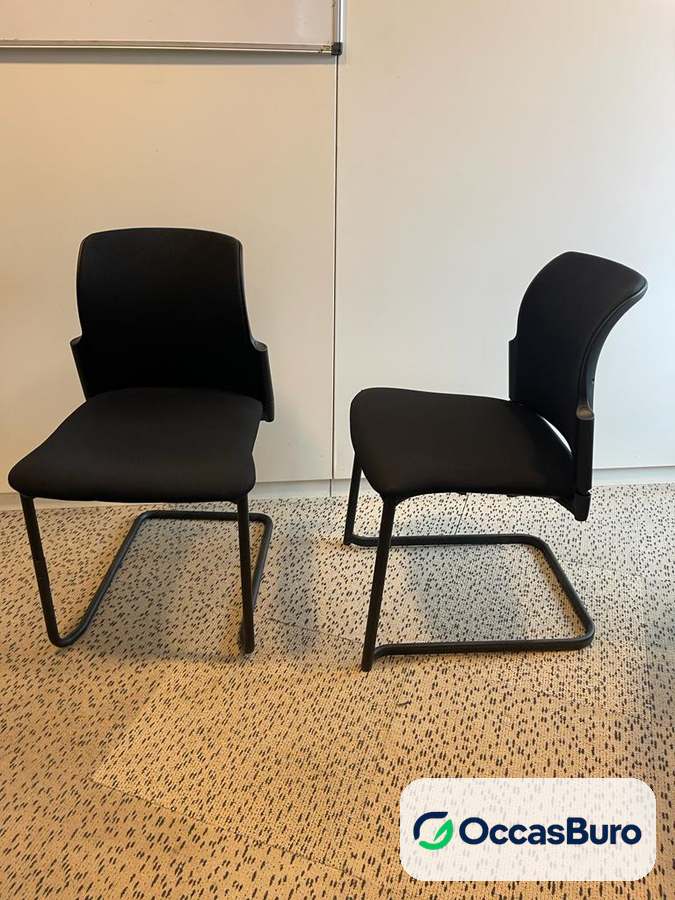 Chaise visiteur luge noire à dossier galbé sans accoudoirs – reconditionnée