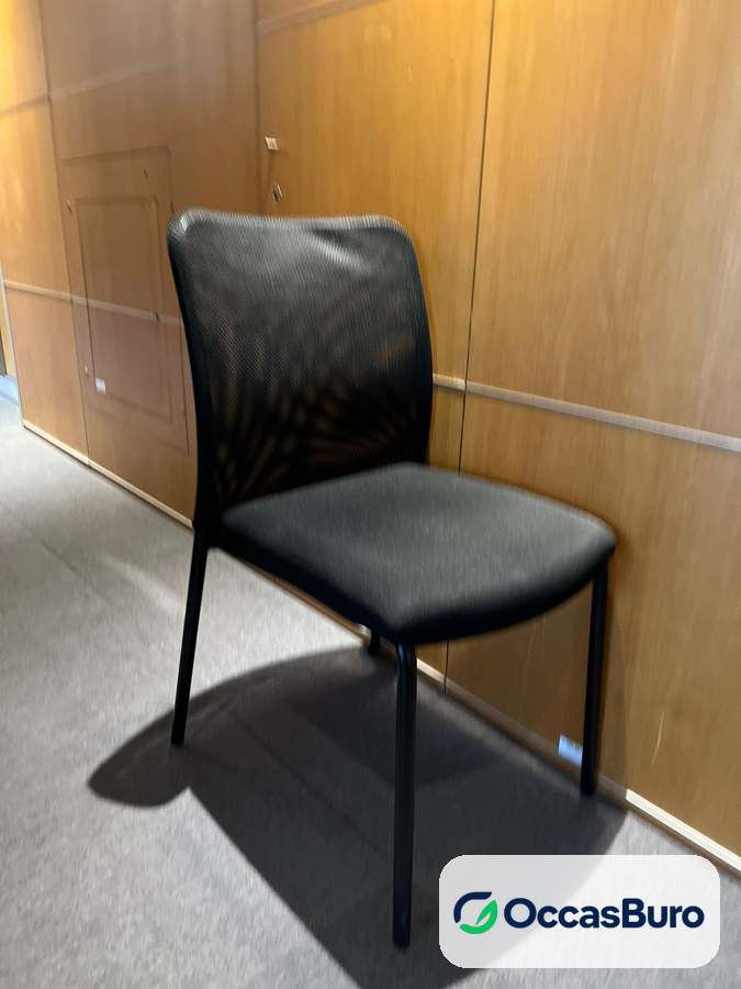 Chaise visiteur noire résille et assise garnie, 4 pieds – reconditionnée