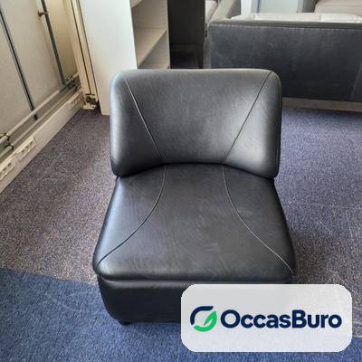 Chauffeuse Addform en cuir noir surpiqué, reconditionnée