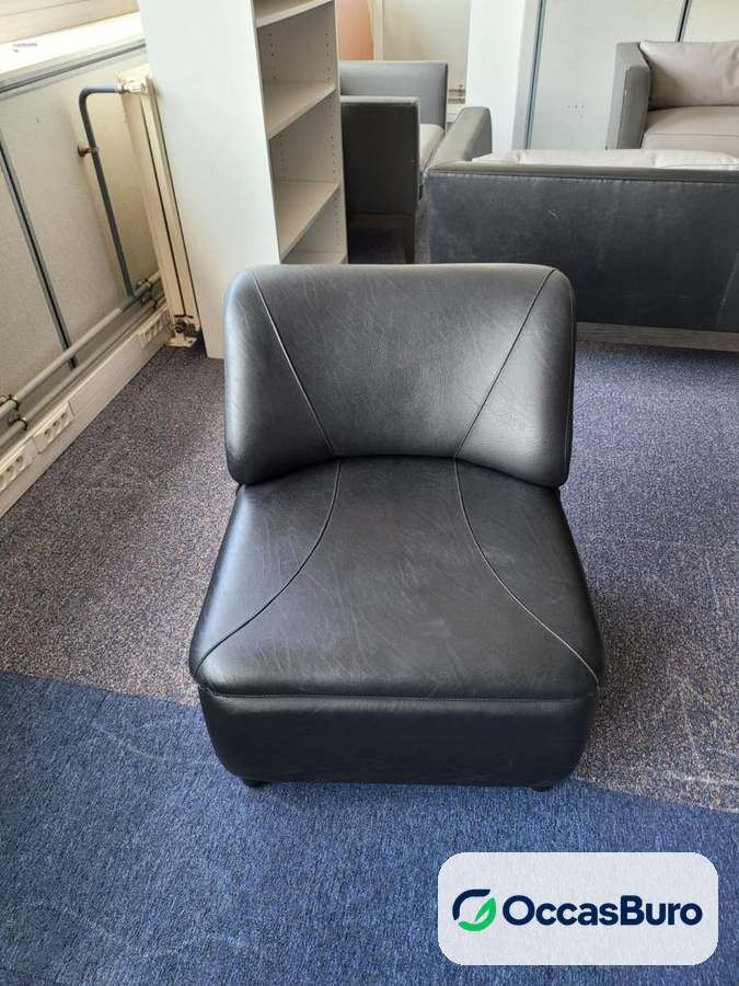 Chauffeuse Addform en cuir noir surpiqué, reconditionnée