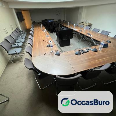 Ensemble de conférence en U finition noyer 20+ places – reconditionné