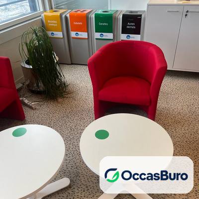 Fauteuil cabriolet tissu rouge à dossier enveloppant – reconditionné