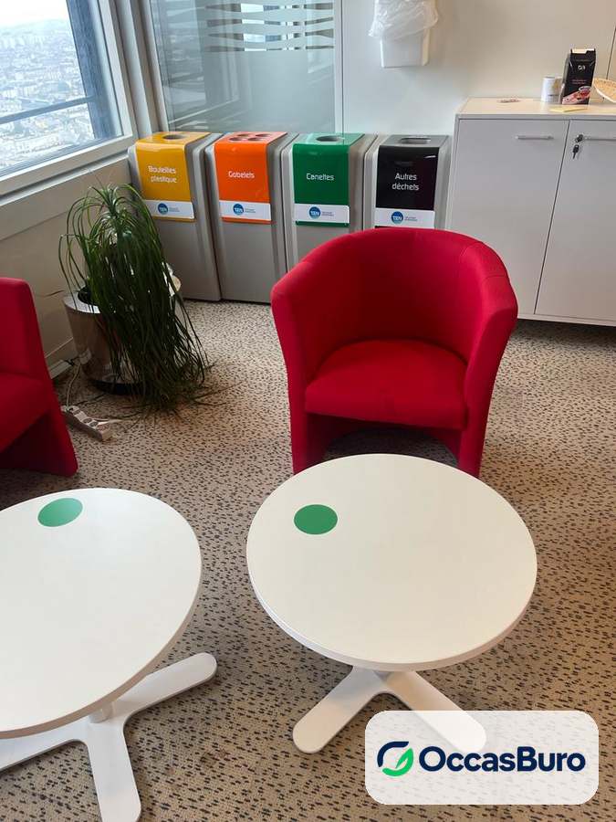 Fauteuil cabriolet tissu rouge à dossier enveloppant – reconditionné