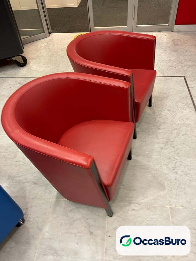 Fauteuil d'accueil cabriolet rouge façon simili cuir, reconditionné