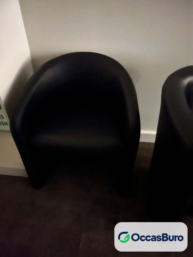 Fauteuil d'attente cabriolet noir en simili cuir – reconditionné