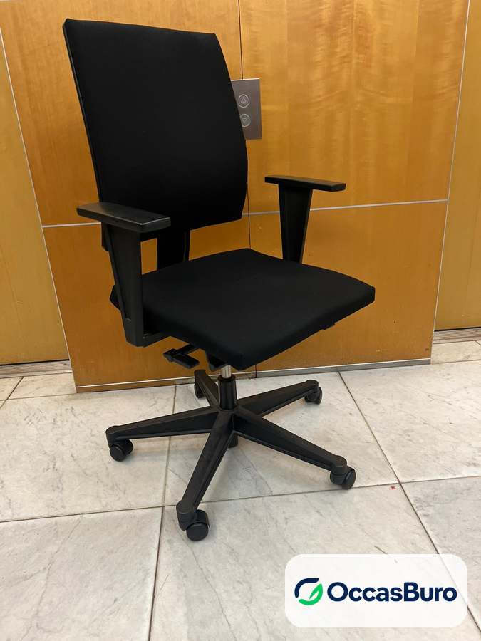 Fauteuil de bureau noir à dossier haut garni – reconditionné