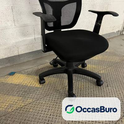 Fauteuil de bureau noir à dossier résille cintré – reconditionné