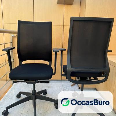 Fauteuil de bureau résille noire sur cadre enveloppant – reconditionné