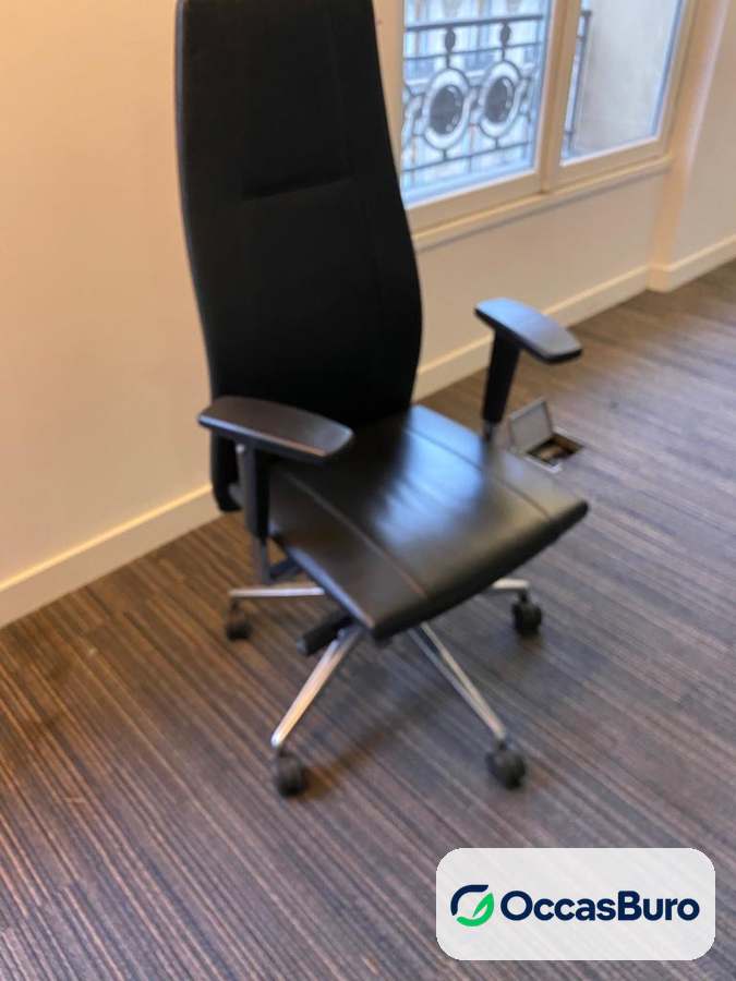 Fauteuil de direction en cuir noir à dossier haut – reconditionné